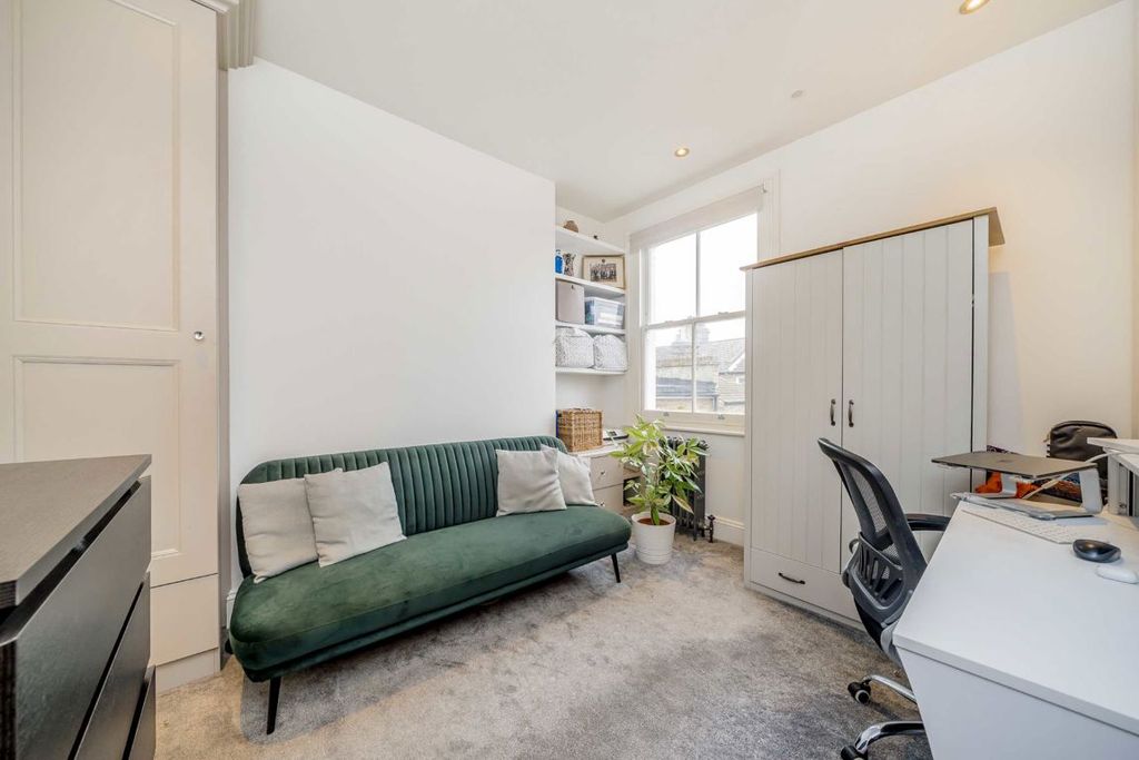 Property photo 3 of 8