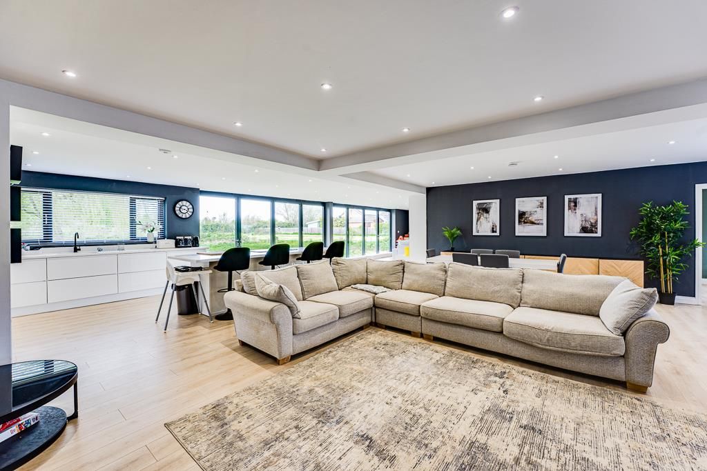 Property photo 2 of 40 6 Norway Close, Corby (24 Of 42).Jpg