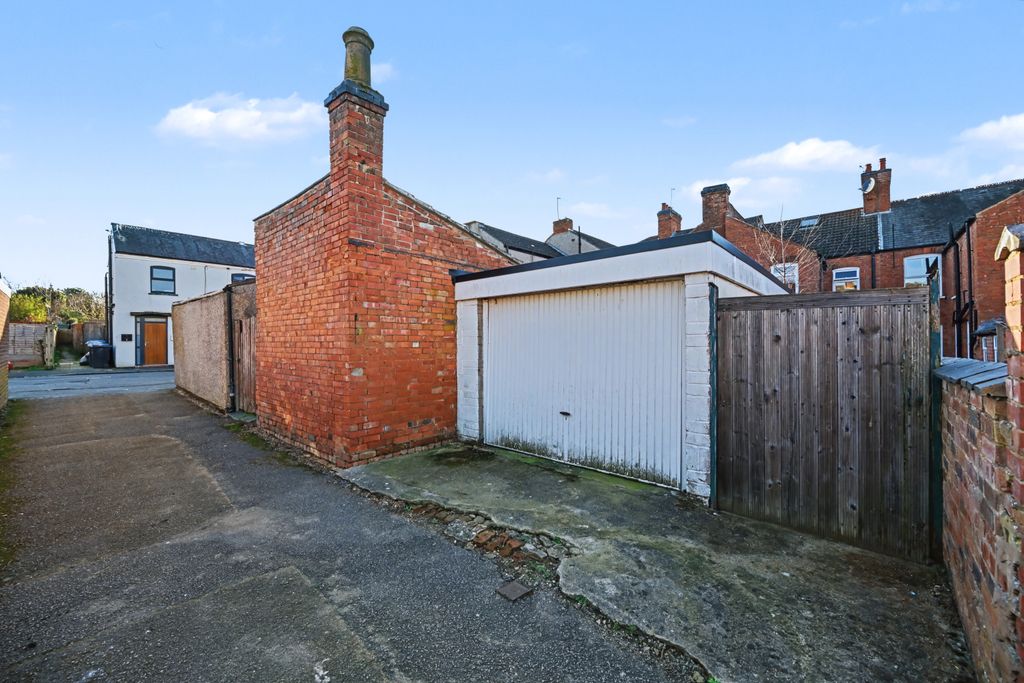 Property photo 2 of 22