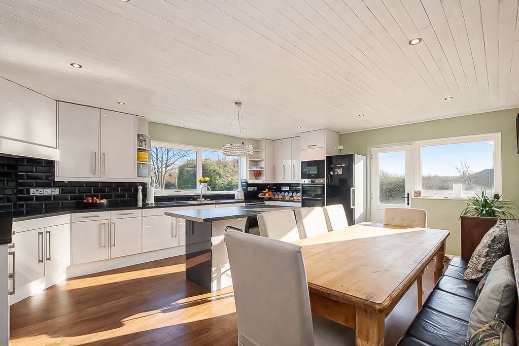 Property photo 1 of 18 Kitchen / Diner