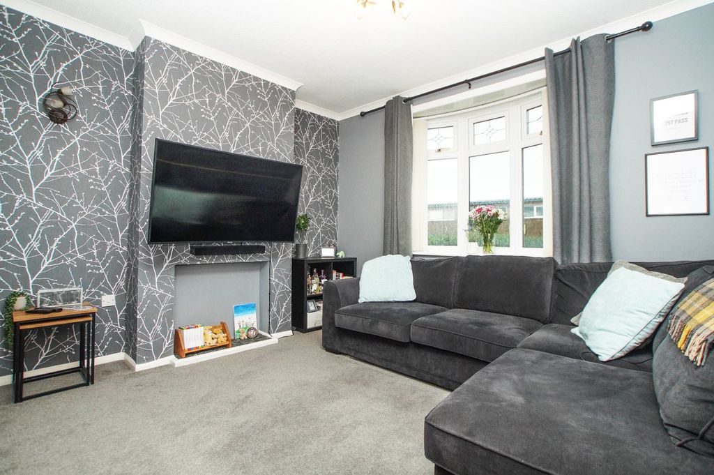 Property photo 3 of 22 Lounge