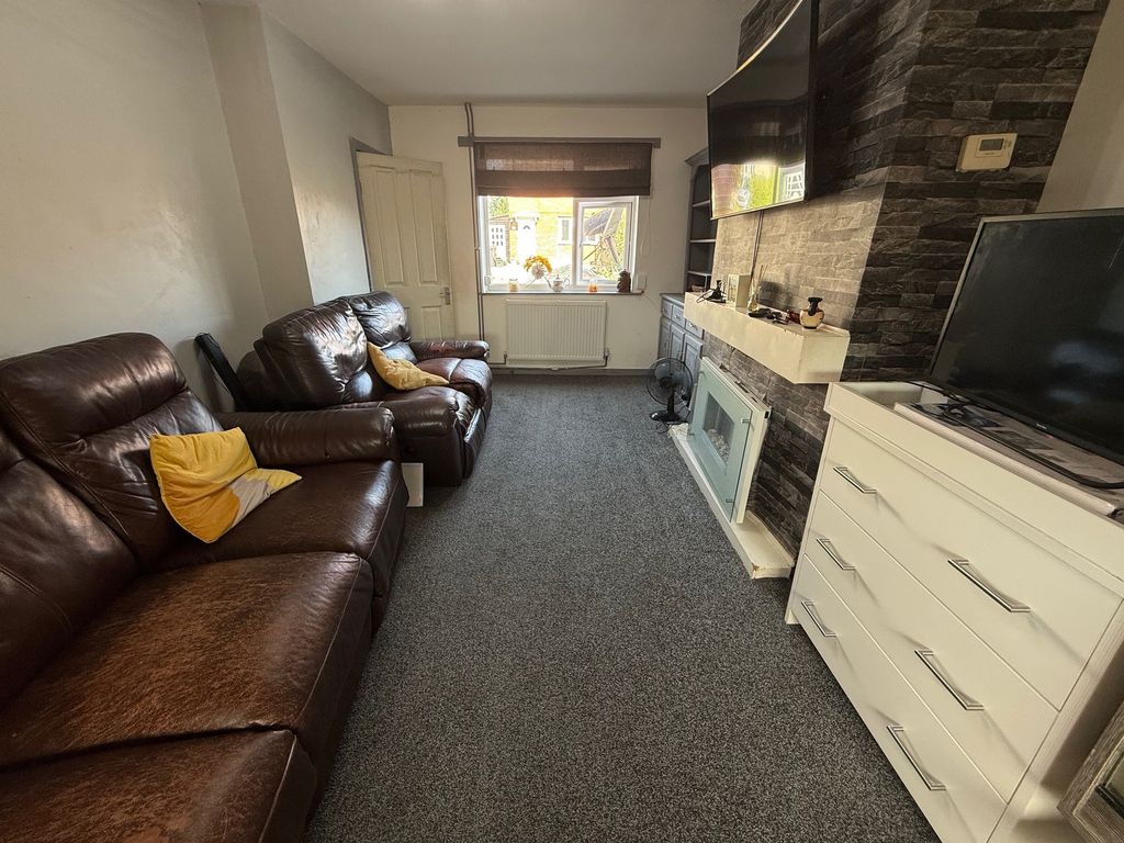 Property photo 3 of 14 Lounge Aspect 2