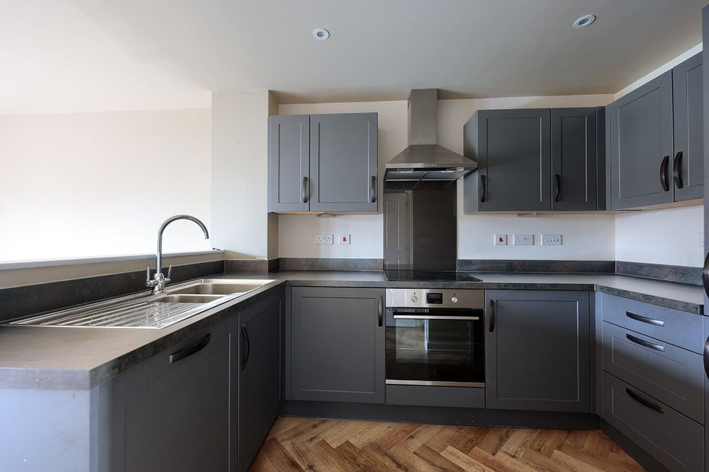 Property photo 2 of 28 4866985