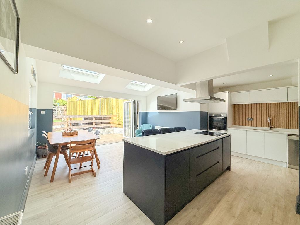 Property photo 2 of 17 Kitchen/Diner &amp; Family Area
