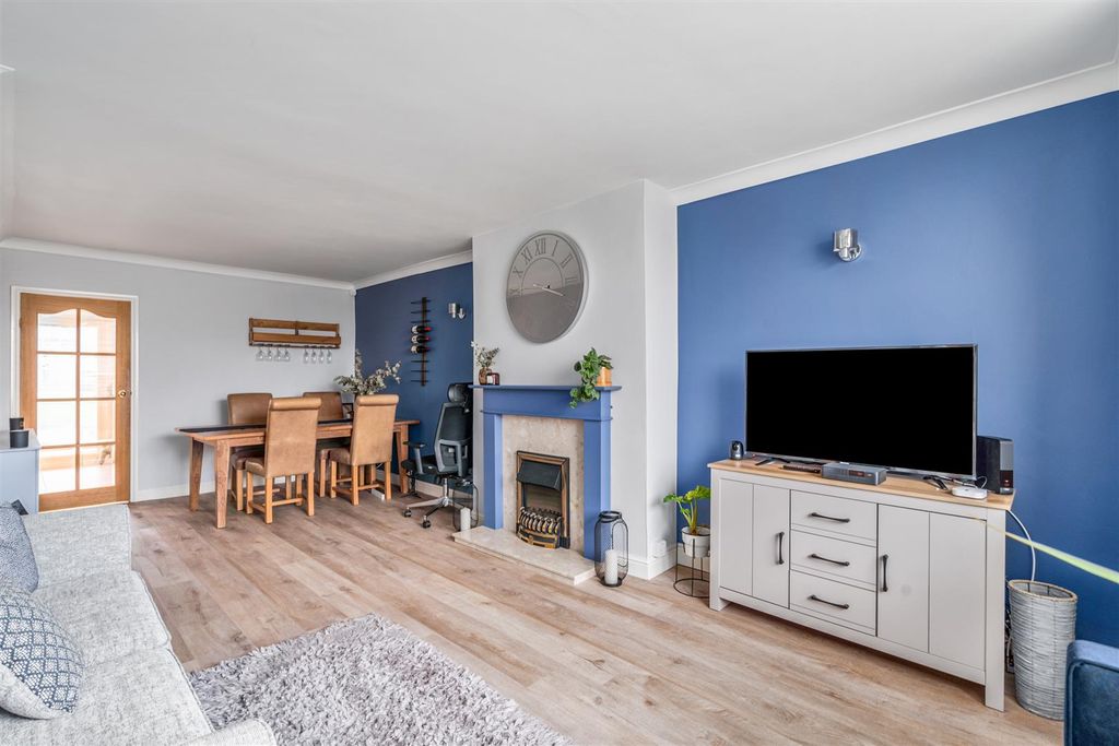 Property photo 2 of 11 1 Wenworth Road-9_Lo.Jpg