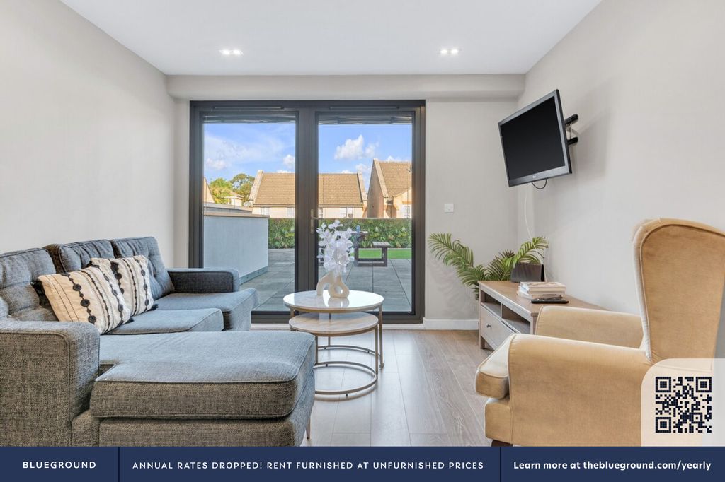 Property photo 3 of 27 Living Room