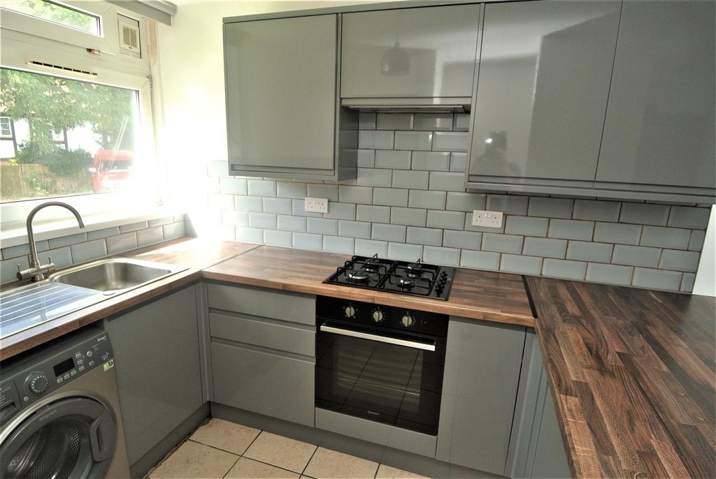 Property photo 2 of 9 Kitchen.Jpg