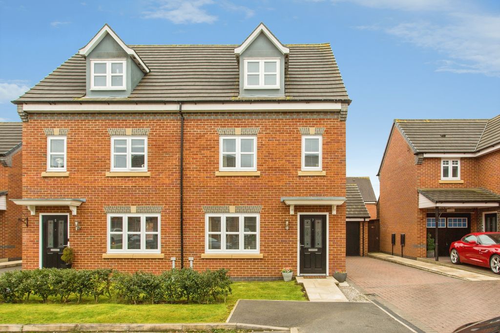 Property photo 1 of 15 Front