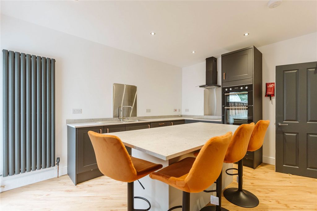 Property photo 2 of 13 Picture No. 27