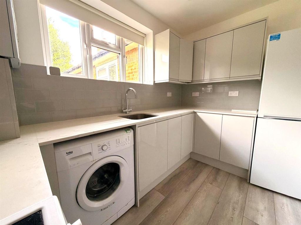 Property photo 3 of 15 44F27612-F720-4Cae-B972-Ec038B660491.Jpg