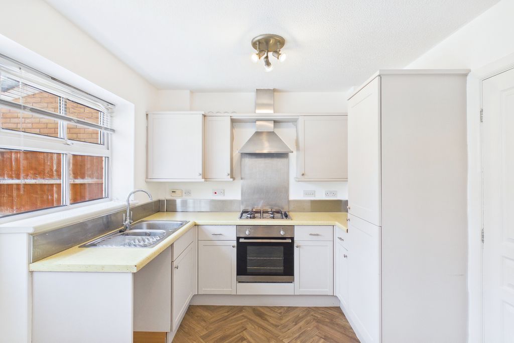 Property photo 3 of 7 Kitchen