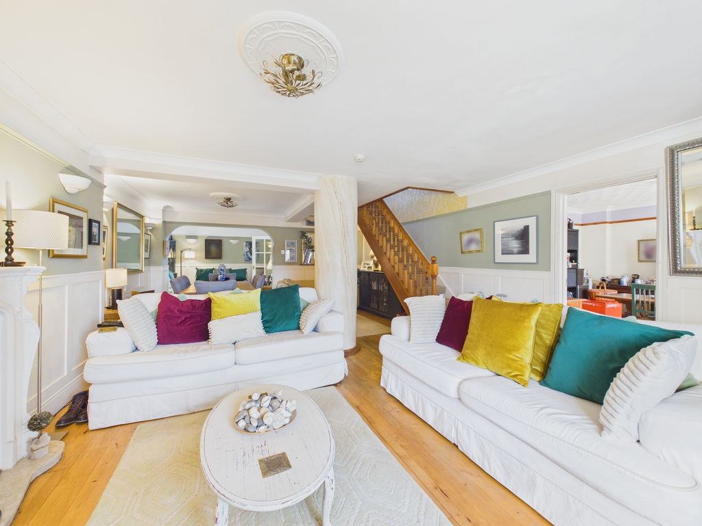 Property photo 2 of 31