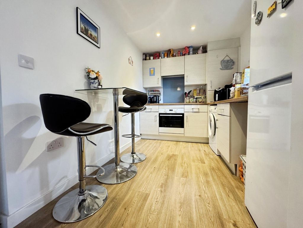 Property photo 2 of 8 Kitchen