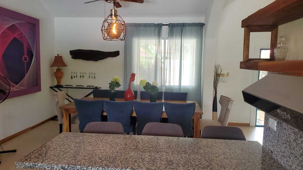 Property photo 2 of 27