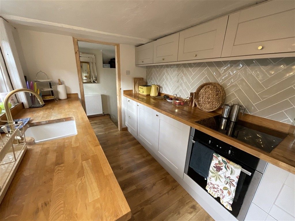 Property photo 3 of 9 Kitchen