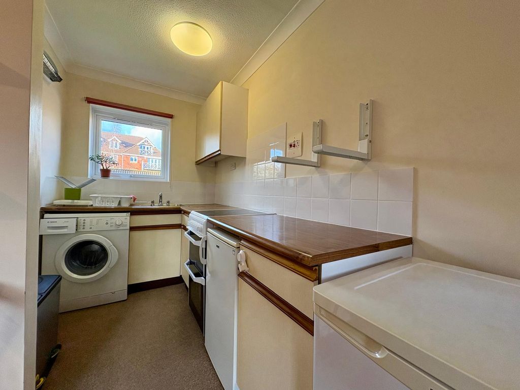 Property photo 2 of 5 6