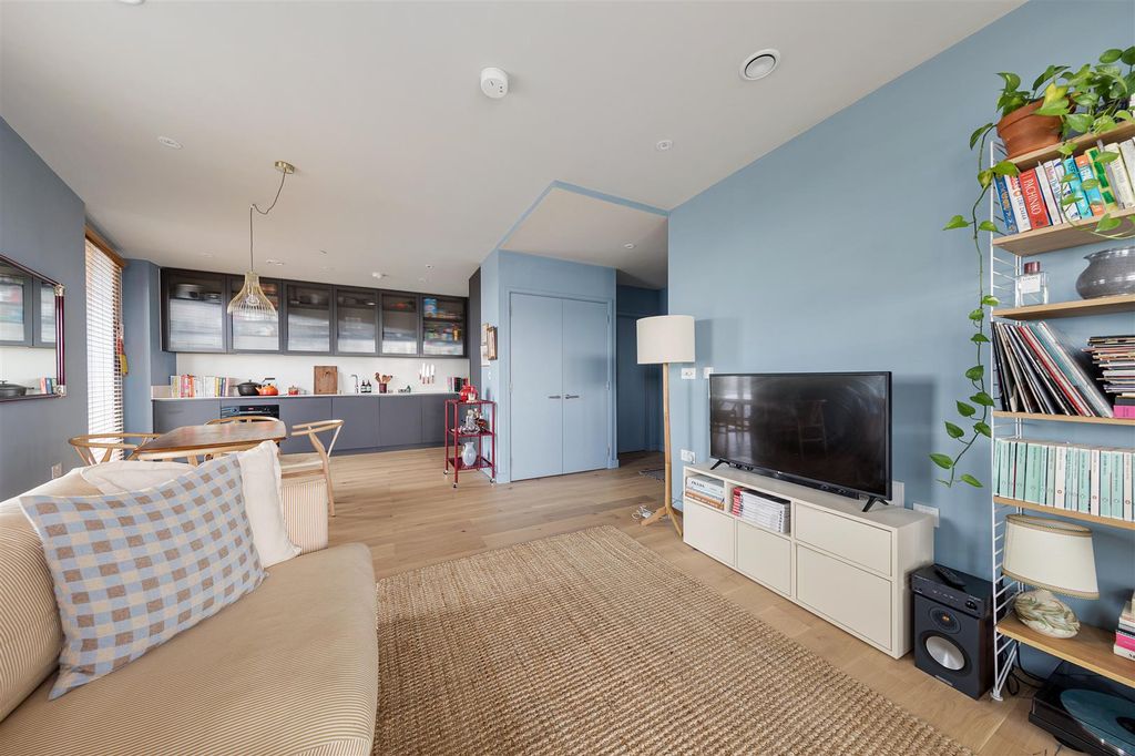 Property photo 2 of 19 Ashley Road N17