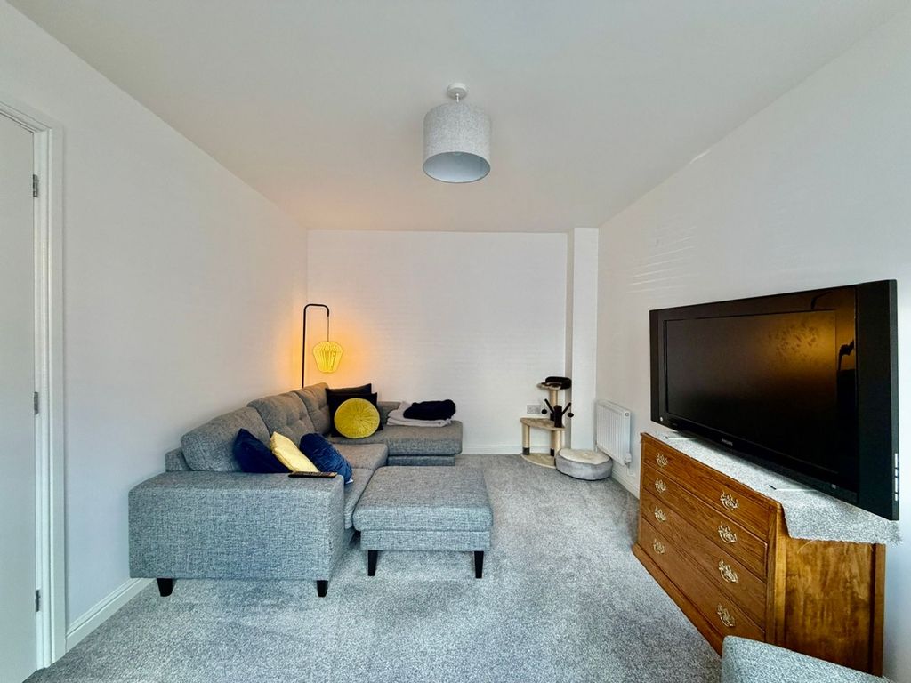 Property photo 3 of 37