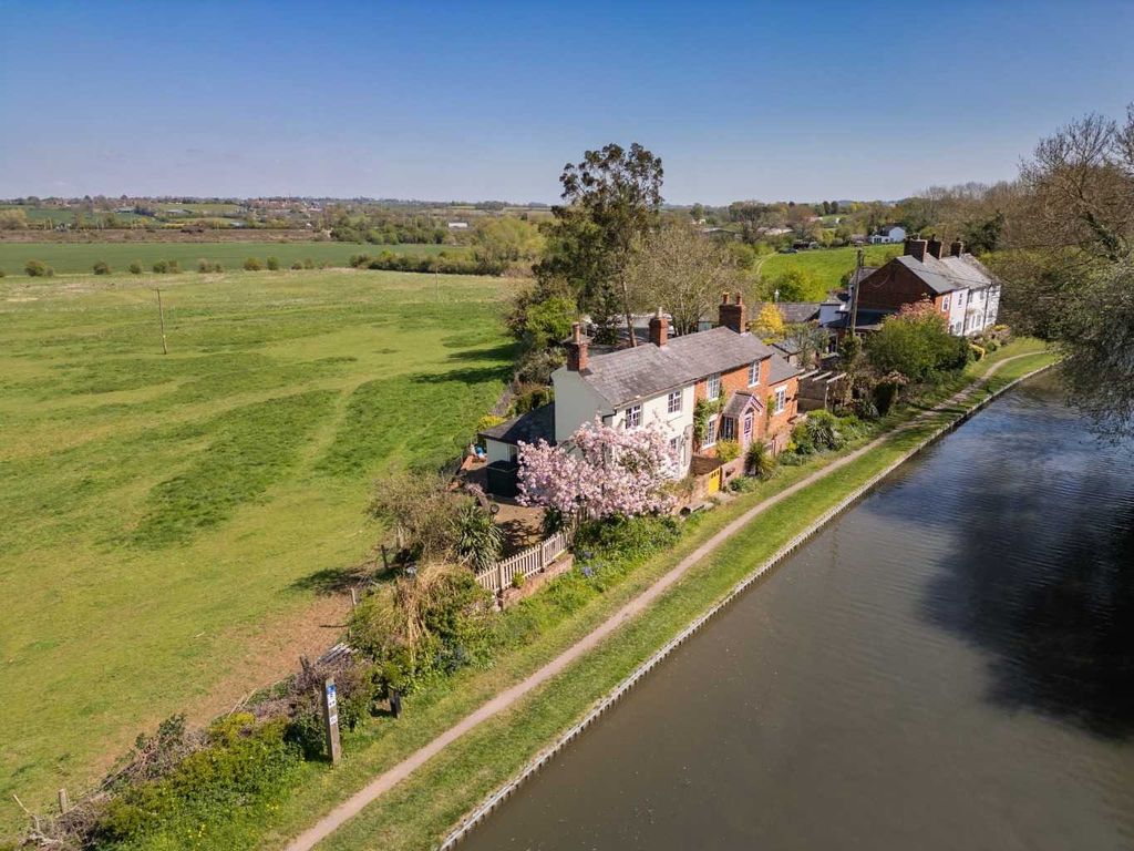 Property photo 1 of 48 4833833
