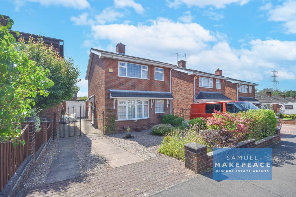 Property photo 1 of 19 Three Bedroom Detached Property For Rent