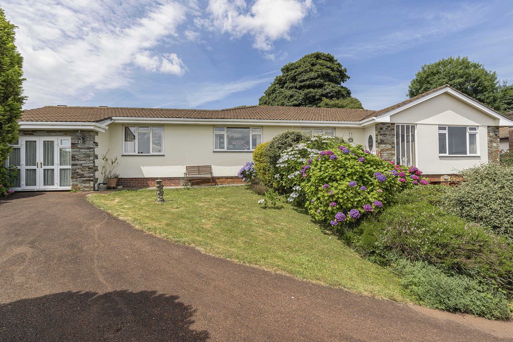 Property photo 2 of 23
