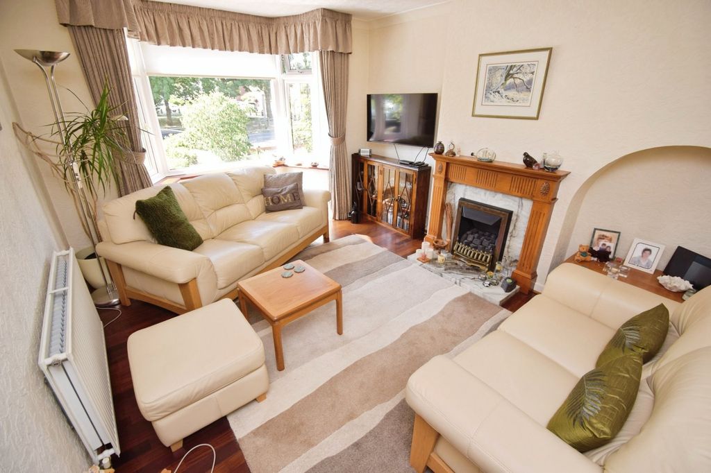 Property photo 2 of 44 Sitting Room