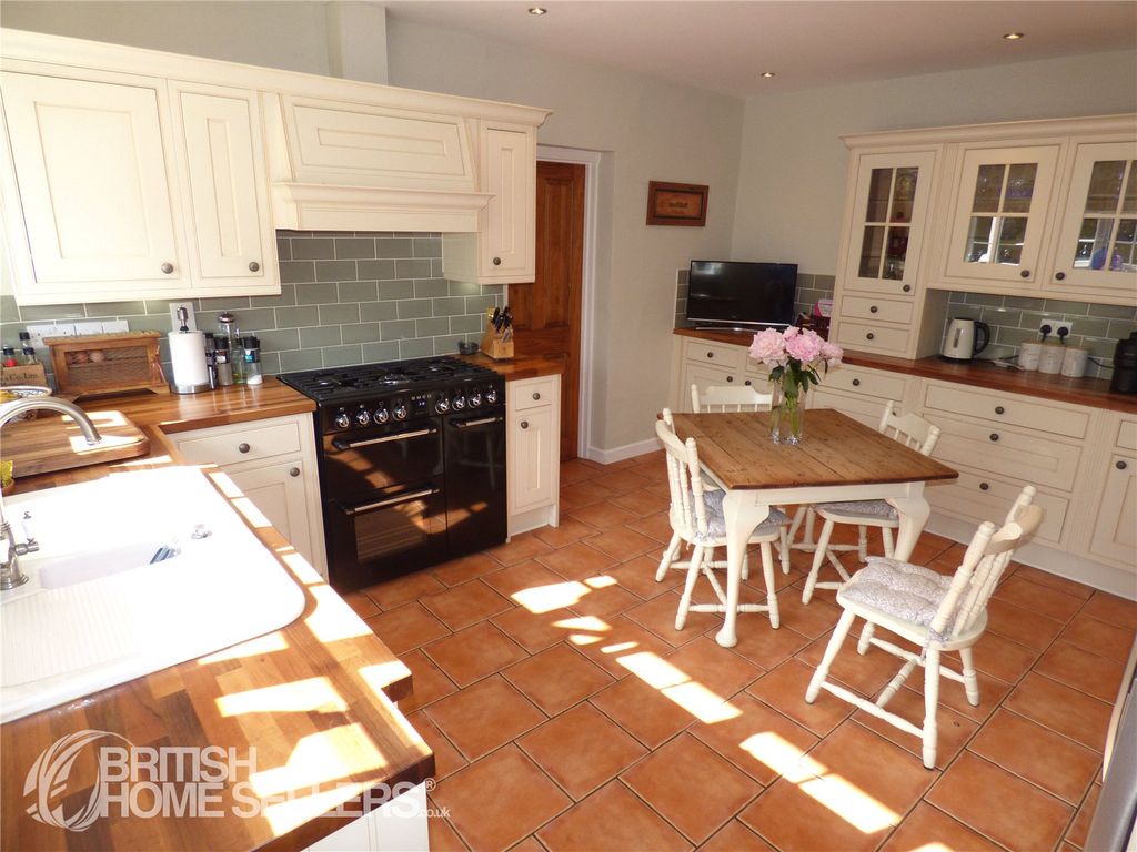 Property photo 2 of 28 Picture No. 47