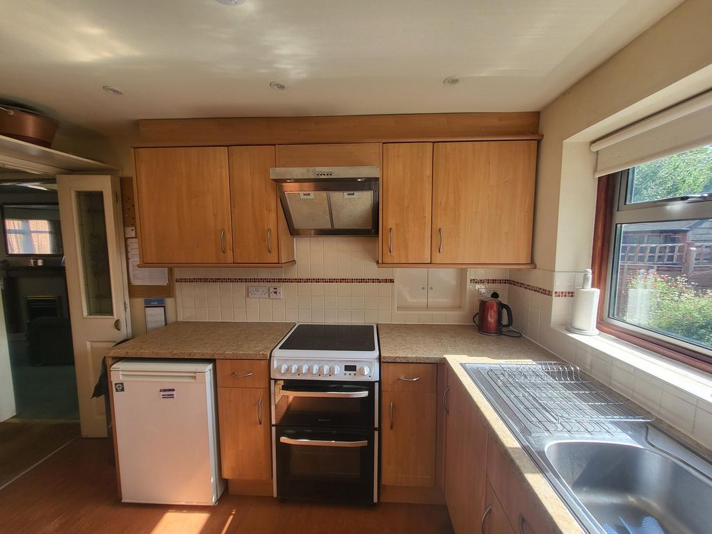 Property photo 3 of 15 Kitchen