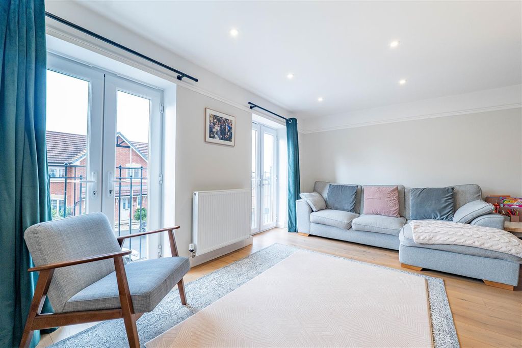 Property photo 2 of 32 Lounge/Dining Room