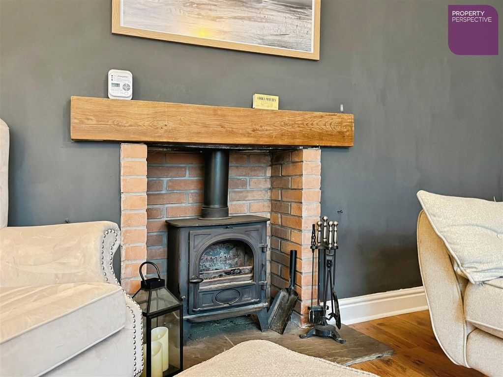 Property photo 3 of 17 Living Room