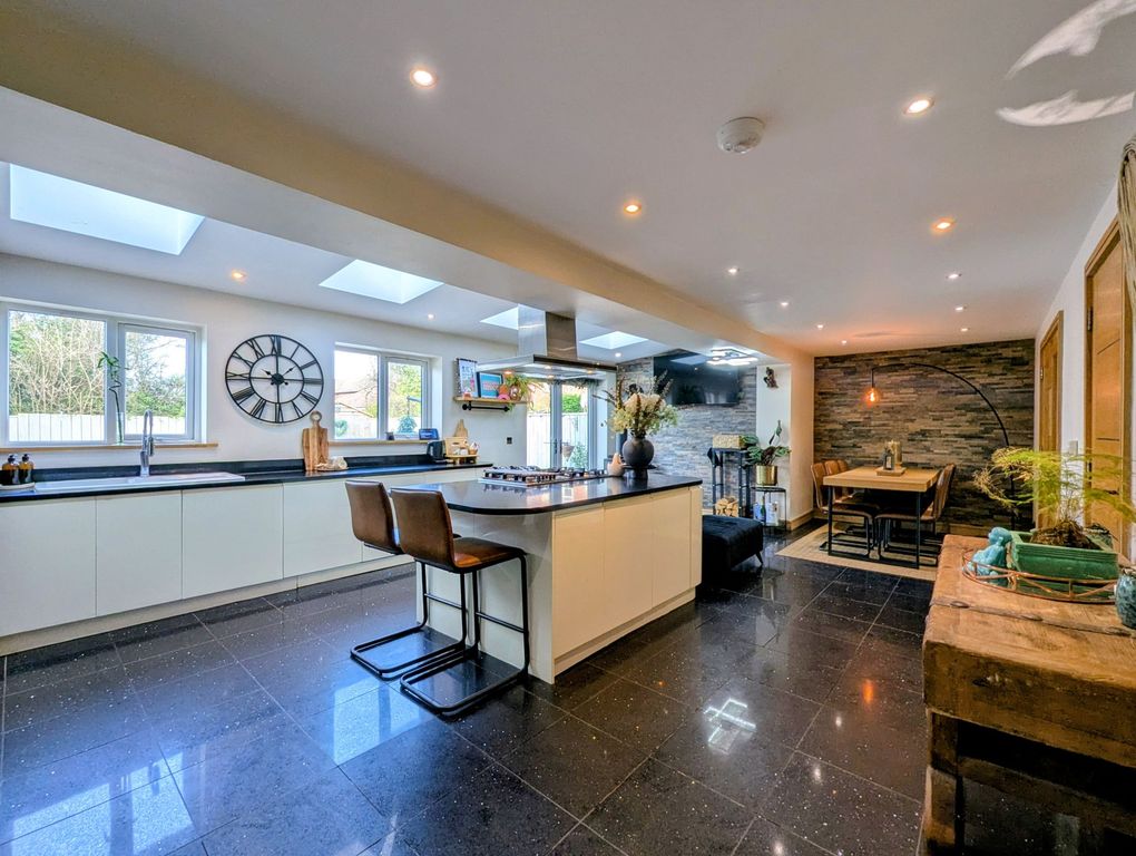 Property photo 2 of 32