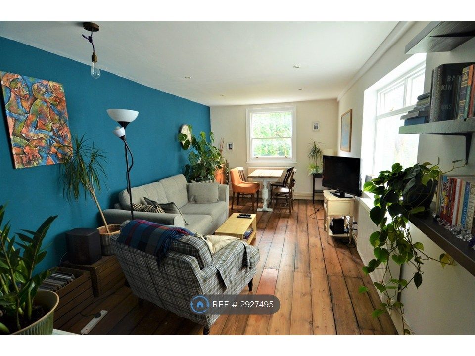 Property photo 1 of 8 Living Room
