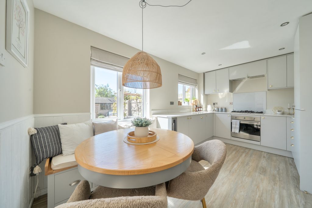 Property photo 2 of 21 143822321