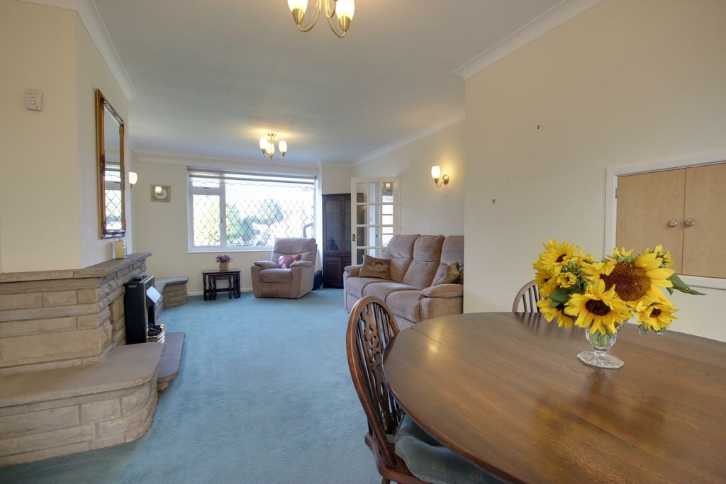 Property photo 3 of 17 1 Lounge D