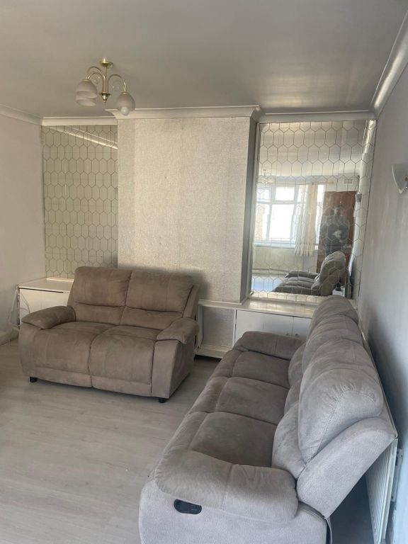 Property photo 1 of 12 3 Bed First Floor Flat To Rent Station Road, Gidea Park Rm2