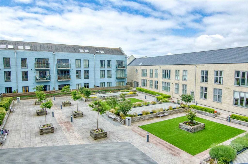 Property photo 3 of 20 Garden Views