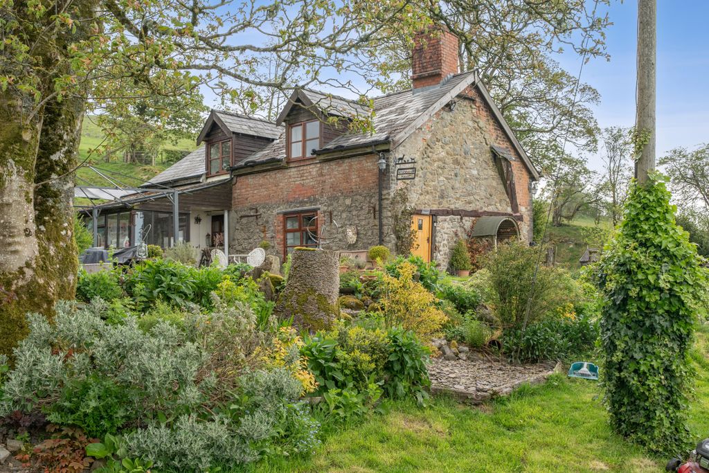 Property photo 2 of 33