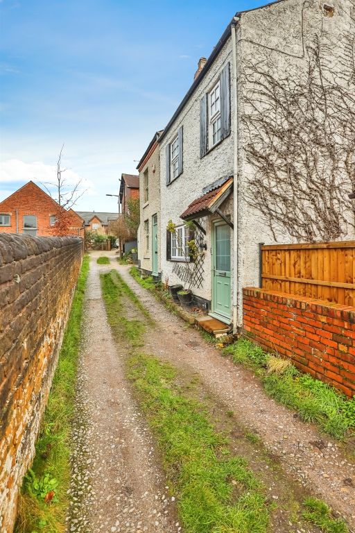 Property photo 2 of 27