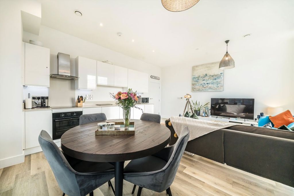 Property photo 3 of 9