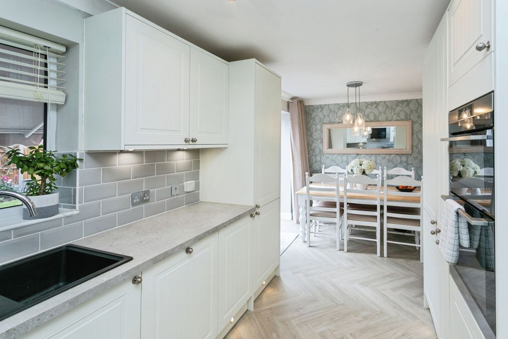 Property photo 2 of 17 Photo