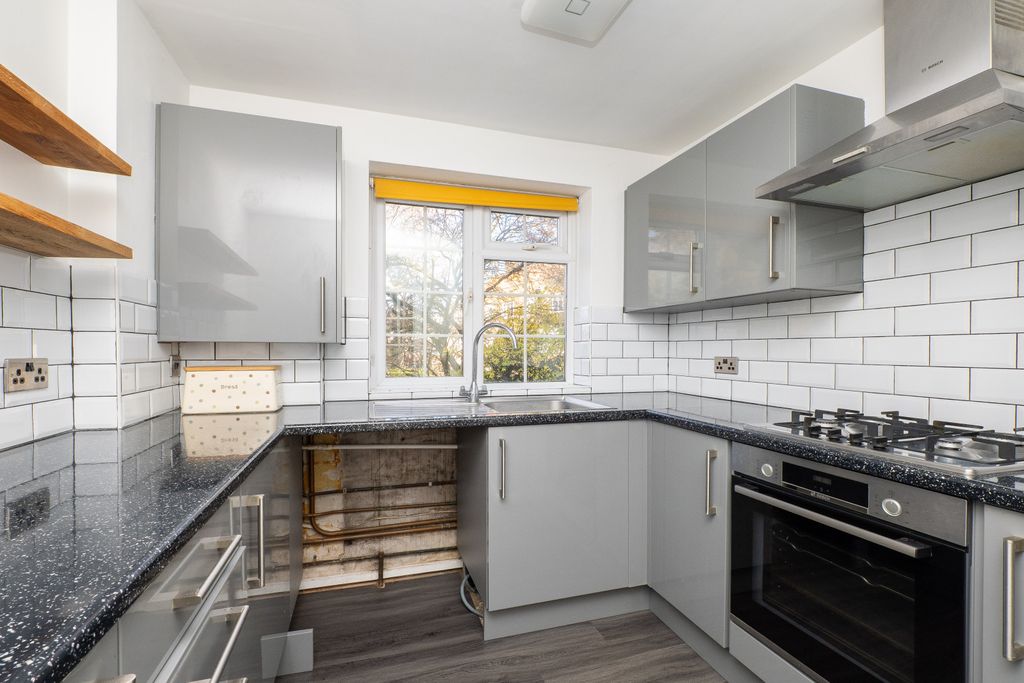 Property photo 3 of 8 Picture 3