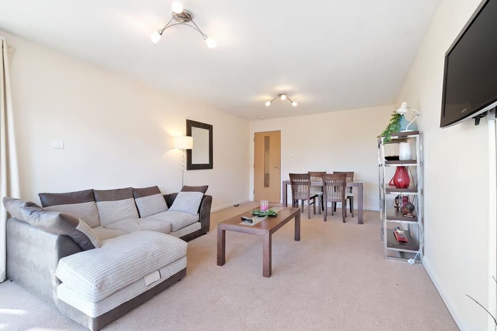 Property photo 1 of 15 Lounge − Photograph 3