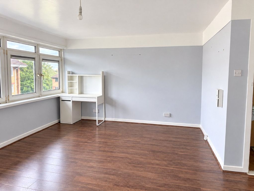 Property photo 3 of 8 Picture No. 32