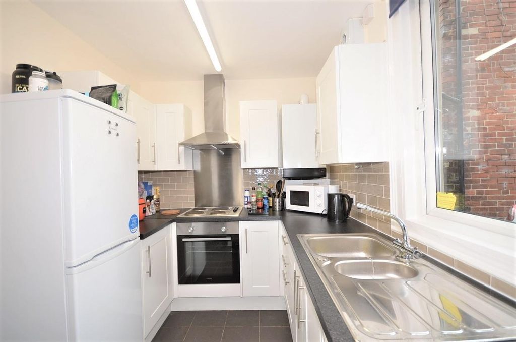 Property photo 2 of 17 344A - Kitchen.Jpg