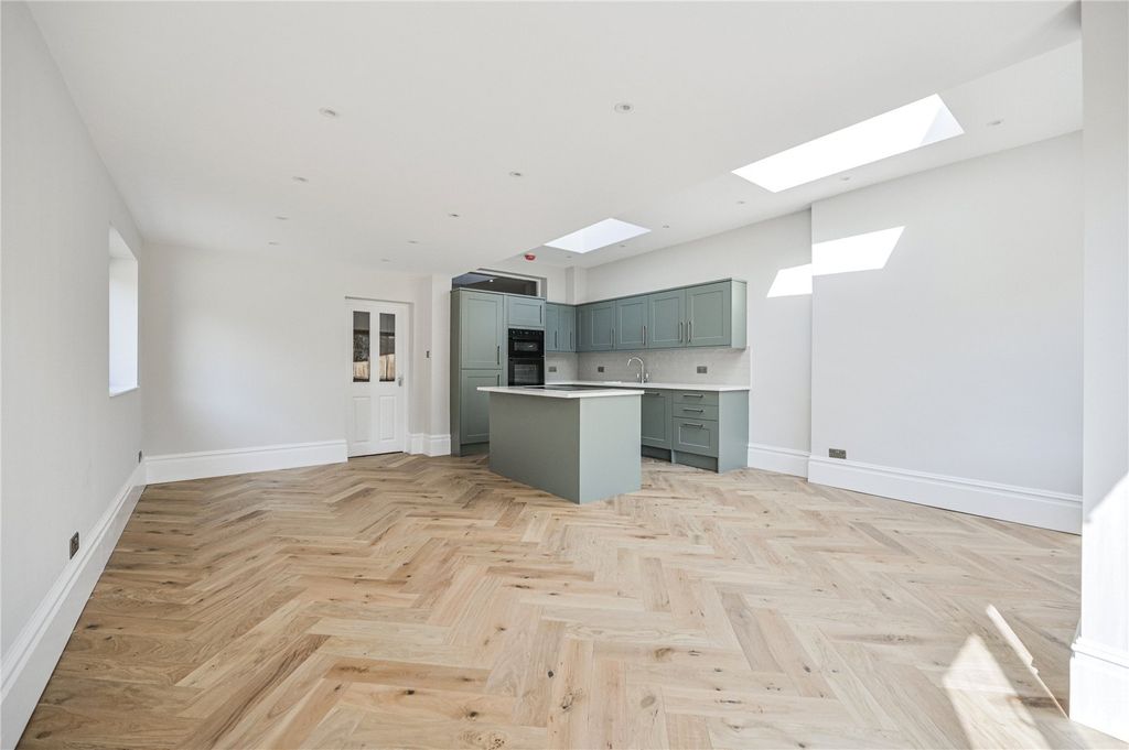 Property photo 3 of 28 Picture No. 12