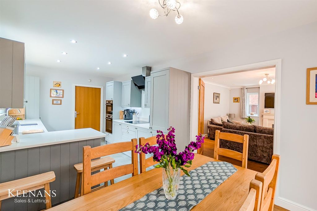 Property photo 2 of 39