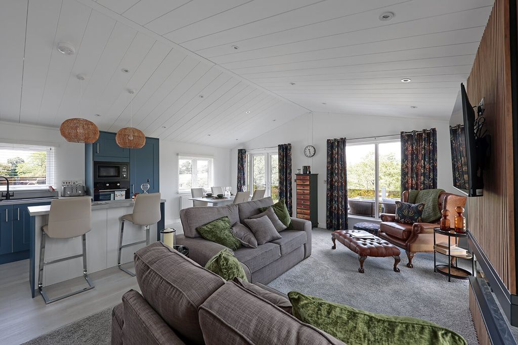 Property photo 2 of 21 4225961