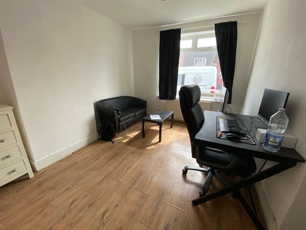 Property photo 3 of 8 H6.Jpg