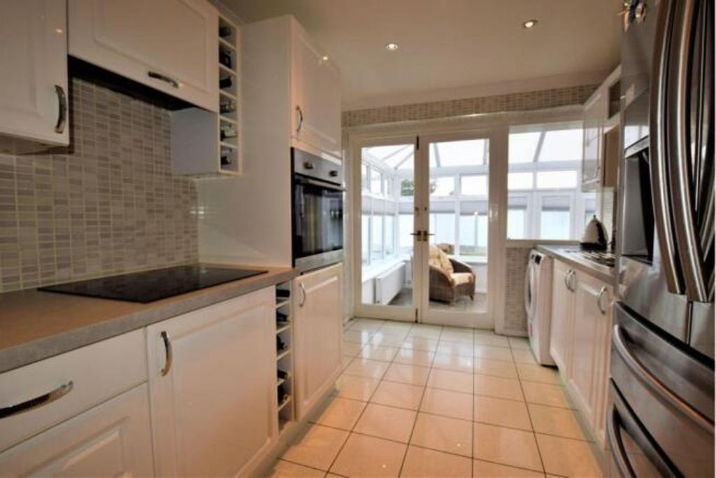 Property photo 2 of 9 Kitchen