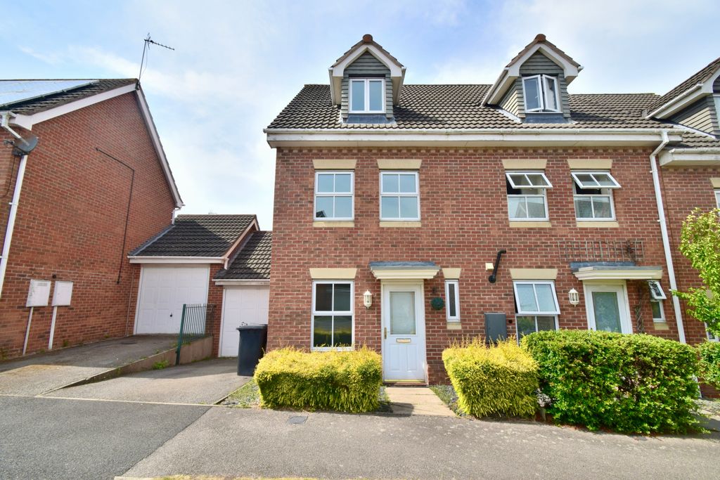 Property photo 1 of 11 Richmore Road, Hamilton, Leicester, Leicestershire, Le5 1Qt